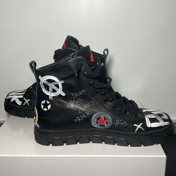 Blk Graffiti High Tops B2 Womens sz 10 - Picture 3 of 11